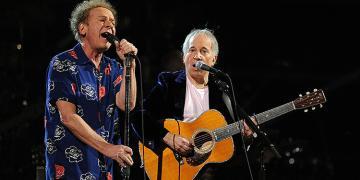 Même après 53 ans, Simon & Garfunkel interprètent « Sound Of Silence » comme eux seuls savent le faire