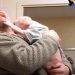 Un chiot devient fou de joie quand l&rsquo;homme qui lui a sauvé la vie se présente pour l&rsquo;adopter.