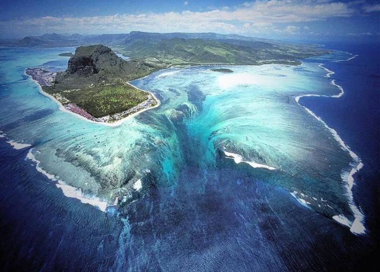 L’incroyable « chute d’eau sous-marine » de l’île Maurice