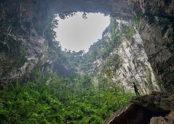 La plus grande grotte du monde n&rsquo;a été découverte qu&rsquo;en 2009 et contient une jungle et son propre système météorologique