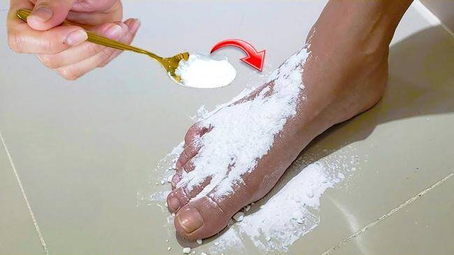J’ai mis du bicarbonate de soude sur mes pieds et vous ne croirez pas ce qui s’est passé