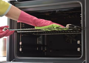 Voici comment nettoyer votre four très facilement grâce à cette méthode simple, économique et naturelle