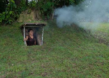 Vidéo : Une fille vivant hors réseau a construit l&rsquo;abri souterrain le plus secret