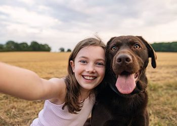 Voici les 3 races de chiens les plus adaptées aux enfants, selon un dresseur