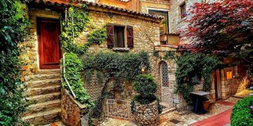 Èze – Le magnifique village médiéval du sud de la France – Un village à l&rsquo;architecture unique | Visite en vidéo