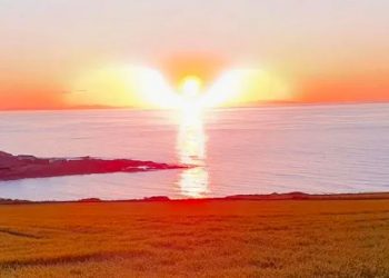 Un photographe amateur a capturé une photo d&rsquo;un coucher de soleil prenant la forme d&rsquo;un ange avec des ailes