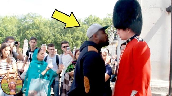 Voici ce qui arrive quand on énerve un garde royal