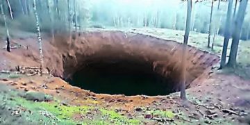 Ce drone a pénétré dans le trou de Mel, et ce qu&rsquo;il a capturé terrifie le monde entier