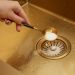 Une astuce naturelle et redoutable pour déboucher vos canalisations