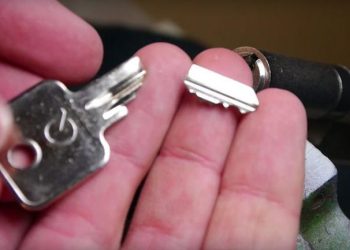 Voici comment retirer une clé cassée d’une serrure : pas besoin d’un serrurier