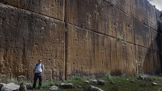 Une mégastructure préhistorique massive qui ne peut pas être expliquée