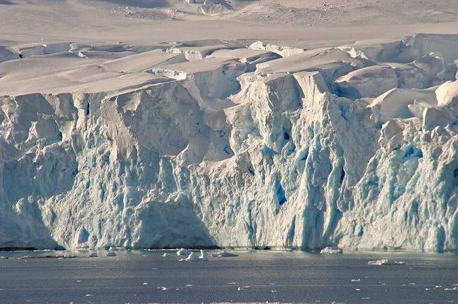 « Des scientifiques affirment qu'il existerait un autre monde sous la glace de l'Antarctique ? »