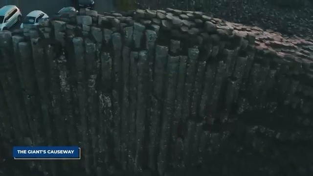Vue aérienne de la Chaussée des Géants et de ses colonnes de basalte hexagonales