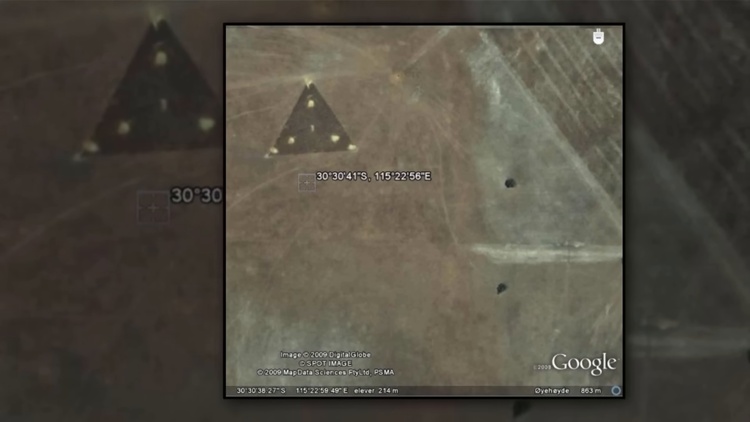 Image Google Earth d'un triangle lumineux en Australie.
