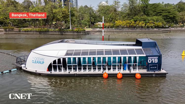 L'Intercepteur 019 en fonctionnement sur le fleuve Chao Phraya à Bangkok