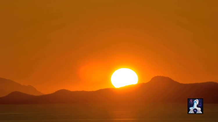 Pratique du sungazing (observation du soleil) lors d'un coucher de soleil
