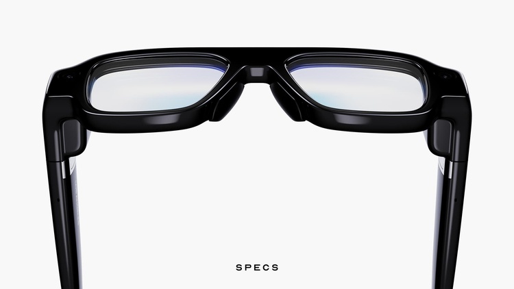 Les Specs se déclinent en deux tailles.