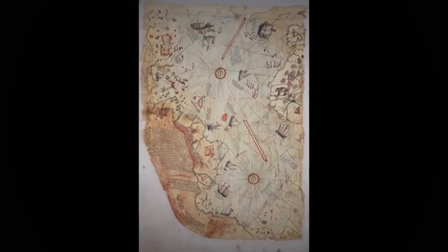 Gros plan sur la carte de Piri Reis montrant des détails côtiers, utilisée comme preuve d'une connaissance ancienne du continent.