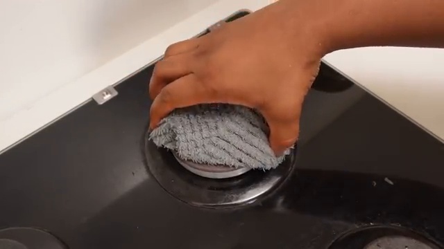 Retrait du brûleur avec un chiffon humide