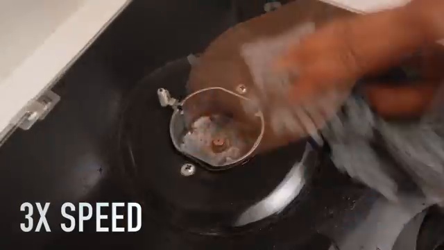 Séchage de la surface avec un chiffon propre