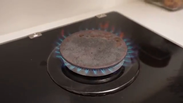 Résultat final avec une flamme bleue forte et régulière