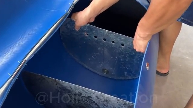Insertion des cloisons métalliques à l'intérieur du bidon filtrant