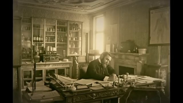 Bureau d'un médecin ou chercheur au 19e siècle avec des étagères de flacons et un plan anatomique.