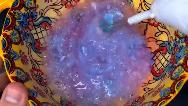 Preparation du melange nettoyant pour blanchir le linge