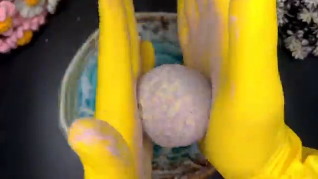 Faconnage des billes de savon et bicarbonate