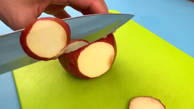 Test de decoupe de pomme avec le couteau affute