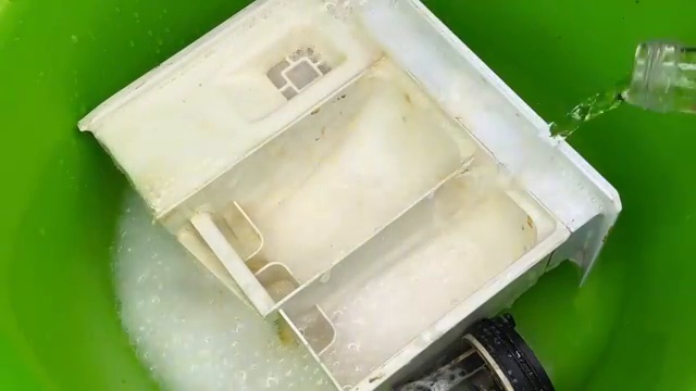 Detartrage du bac a produit et du filtre de machine a laver