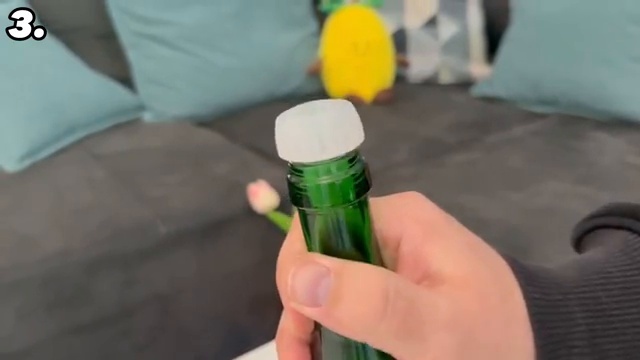 Utiliser le bouchon coupé sur la bouteille