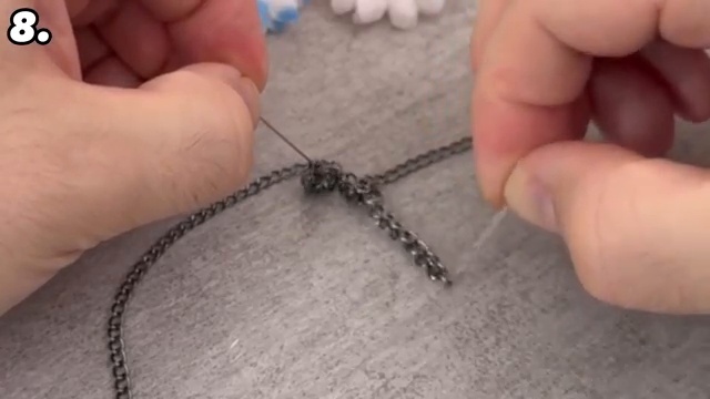 Démêler le nœud avec deux aiguilles