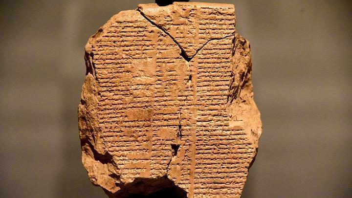 L'un des textes les plus singuliers détaille une cérémonie contre la sorcellerie, probablement destinée à protéger un roi assyrien. | Osama Shukir Muhammed Amin FRCP(Glasg) via Wikimedia Commons